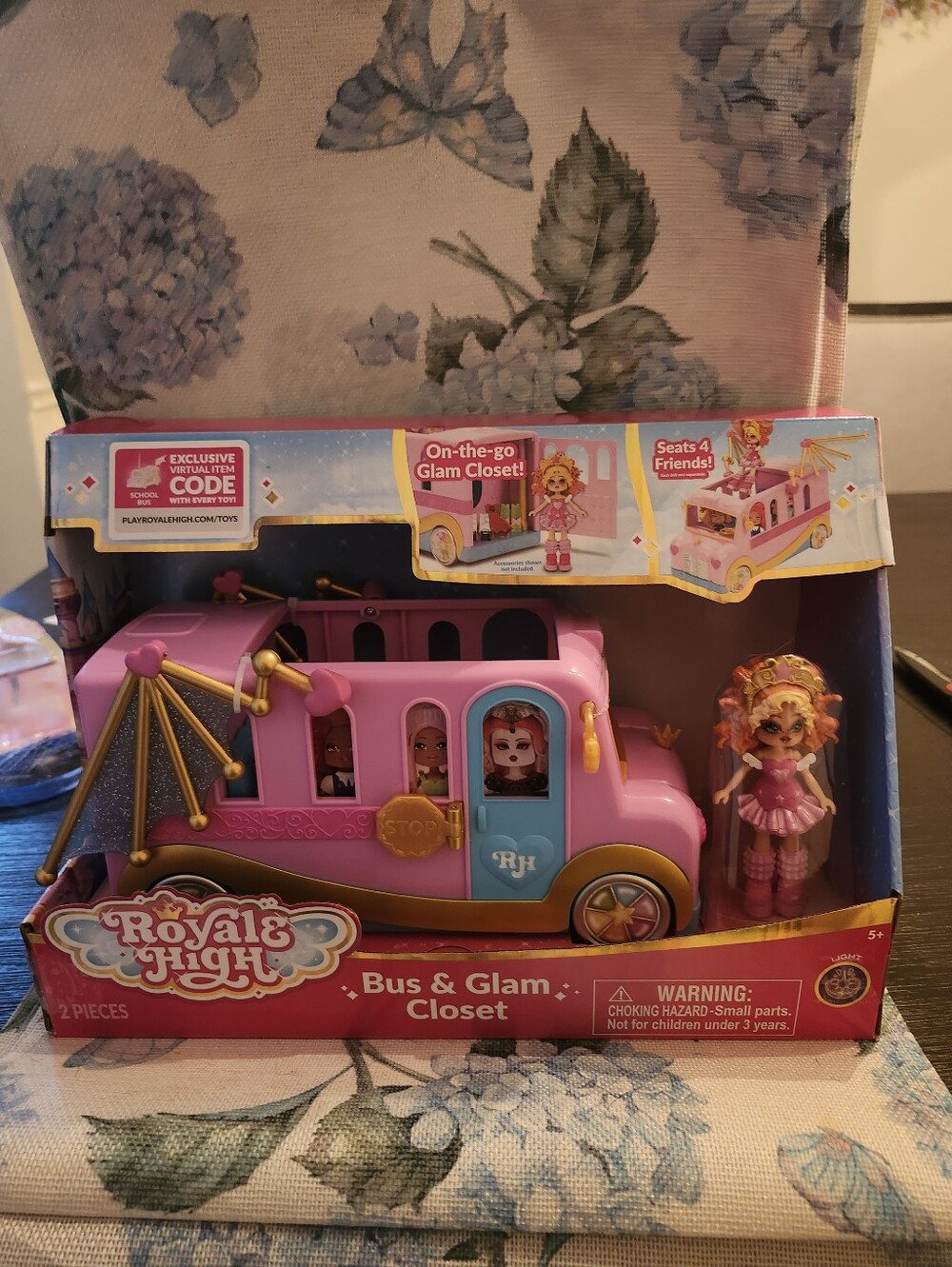 Royal High Pink Bus & Glam Closet Playset by